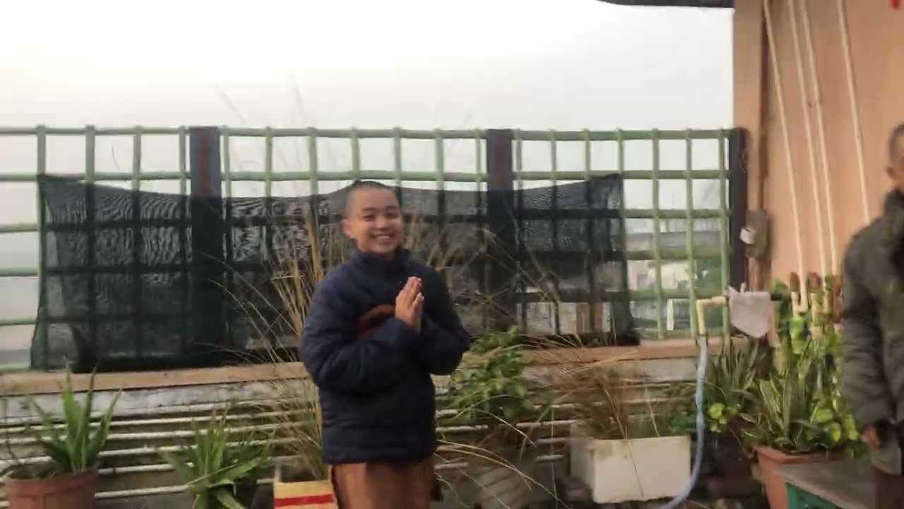 Thầy Huyền  diệu về bồ đề đạo tràng và uống trà  cùng các đệ tử 