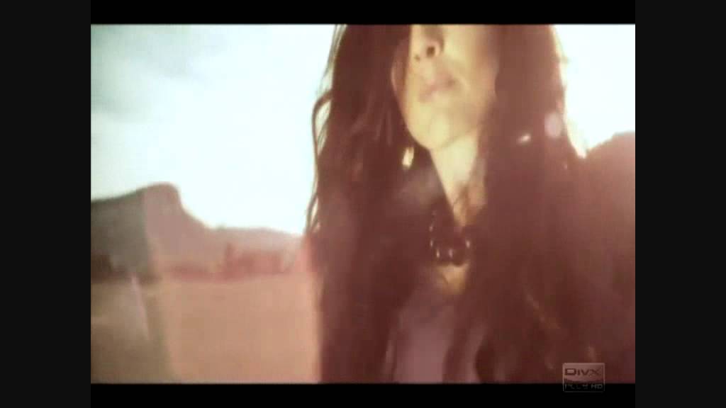 Katerine (Avgoustakis)'s 'Born This Way/When Love Takes Over' sample of David Guetta feat. Kelly