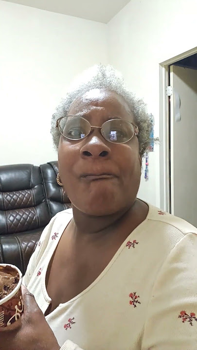 Ice cream 🍦 review on Jeni's Black out chocolate Cake!positive comments only!