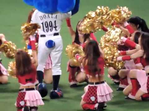 2012.8.9 広島戦でドアラの占いバク転タイム！