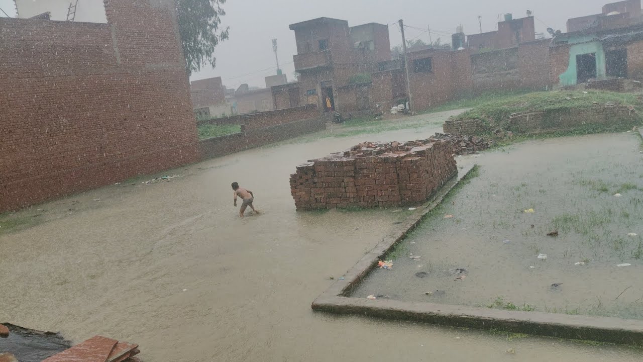 Barish main full masti 😍