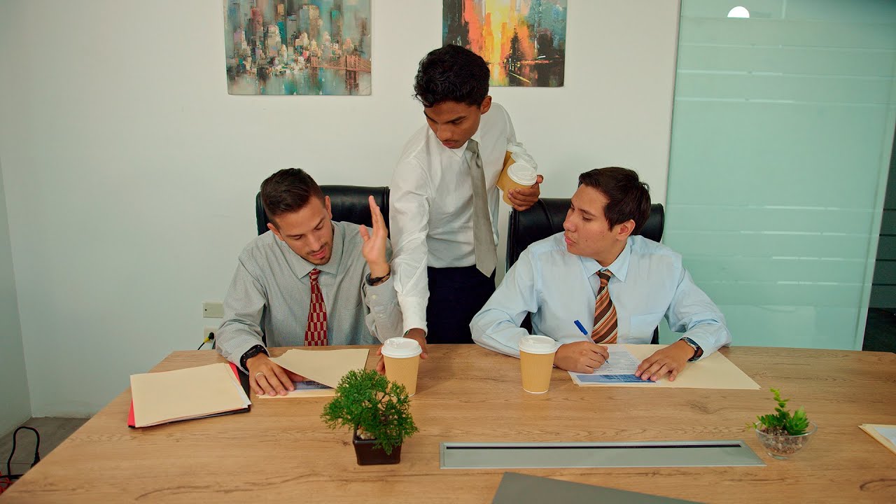 Empezó SIRVIENDO CAFÉ y terminó siendo el JEFE de todos