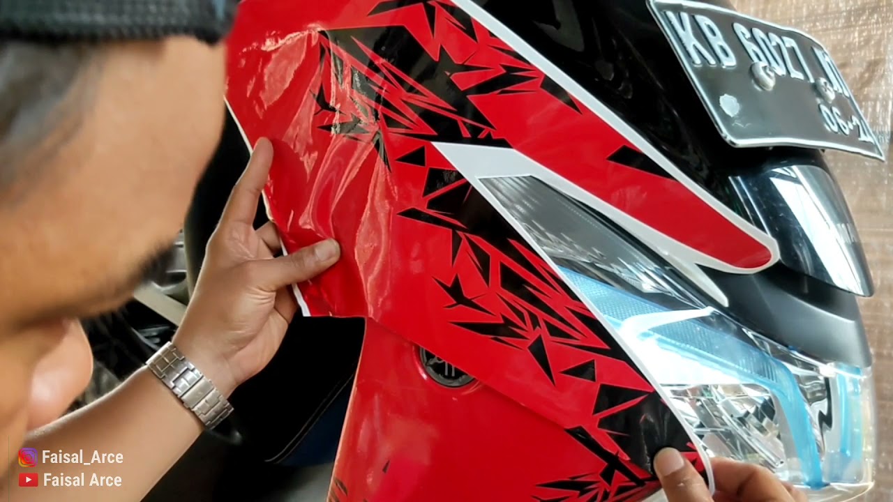 Pasang Stiker Decal motor yamaha lexi, epmasangan sticker Decal,