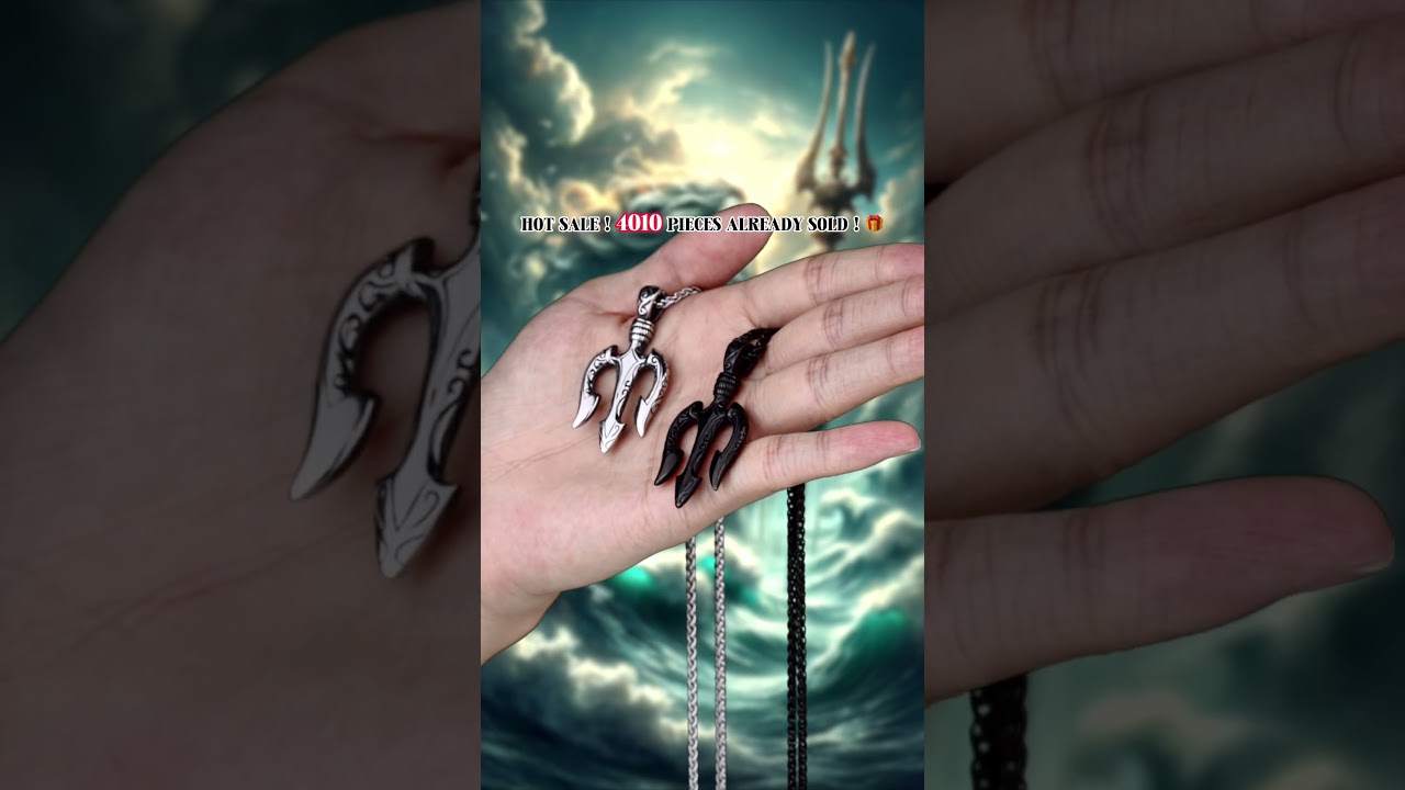 The ancient Greece theme is perfectly captured in this pendant. 