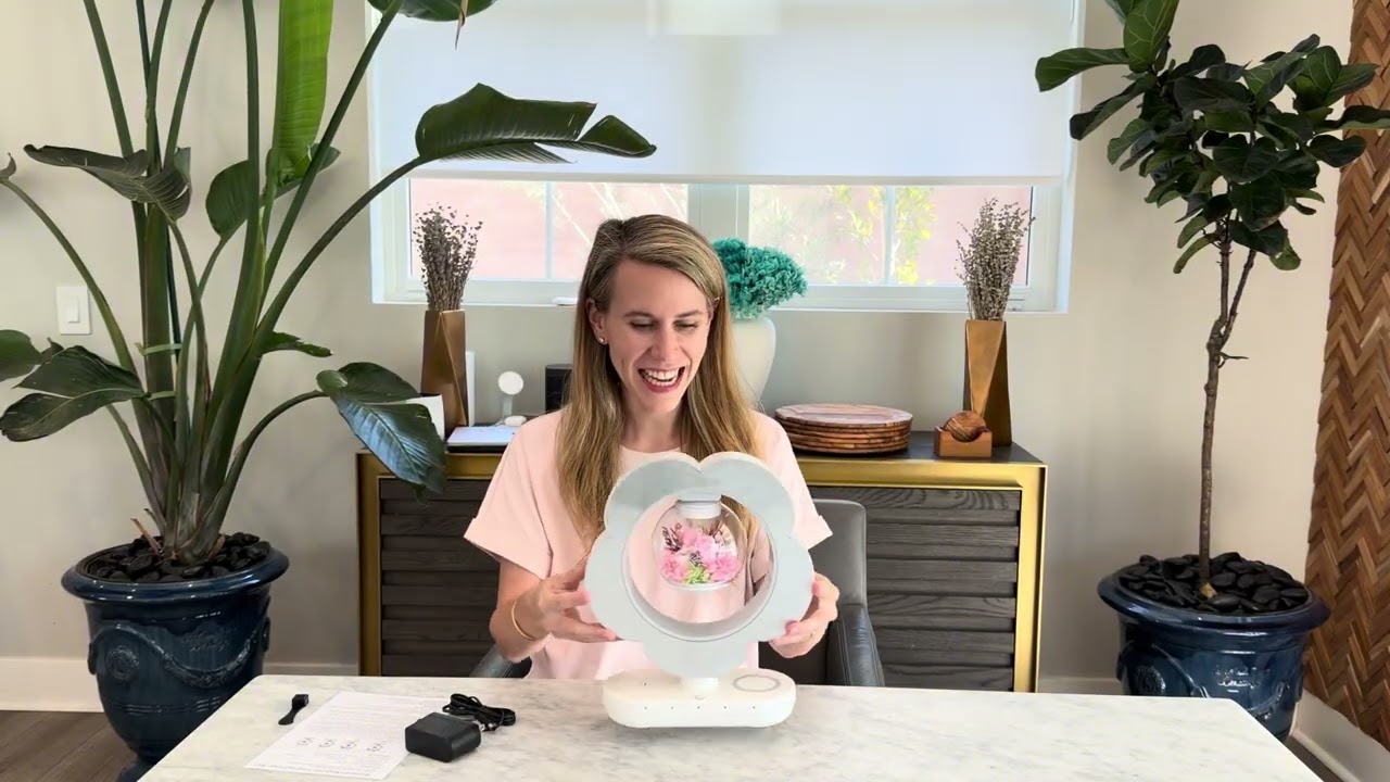 Демонстрация работы настольной лампы LoveLin с стабилизированными розами, Bluetooth и магнитной л...