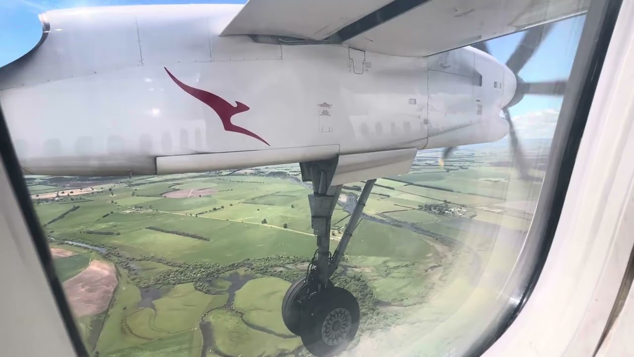 De Havilland Canada Dash 8-400 Landing at Launceston Airport 