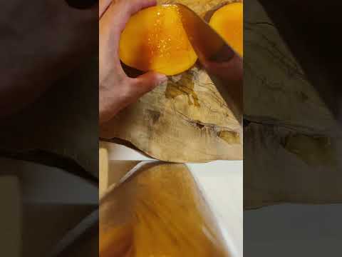 マンゴーの切り方です！#マンゴー　#料理　西都産のマンゴー！