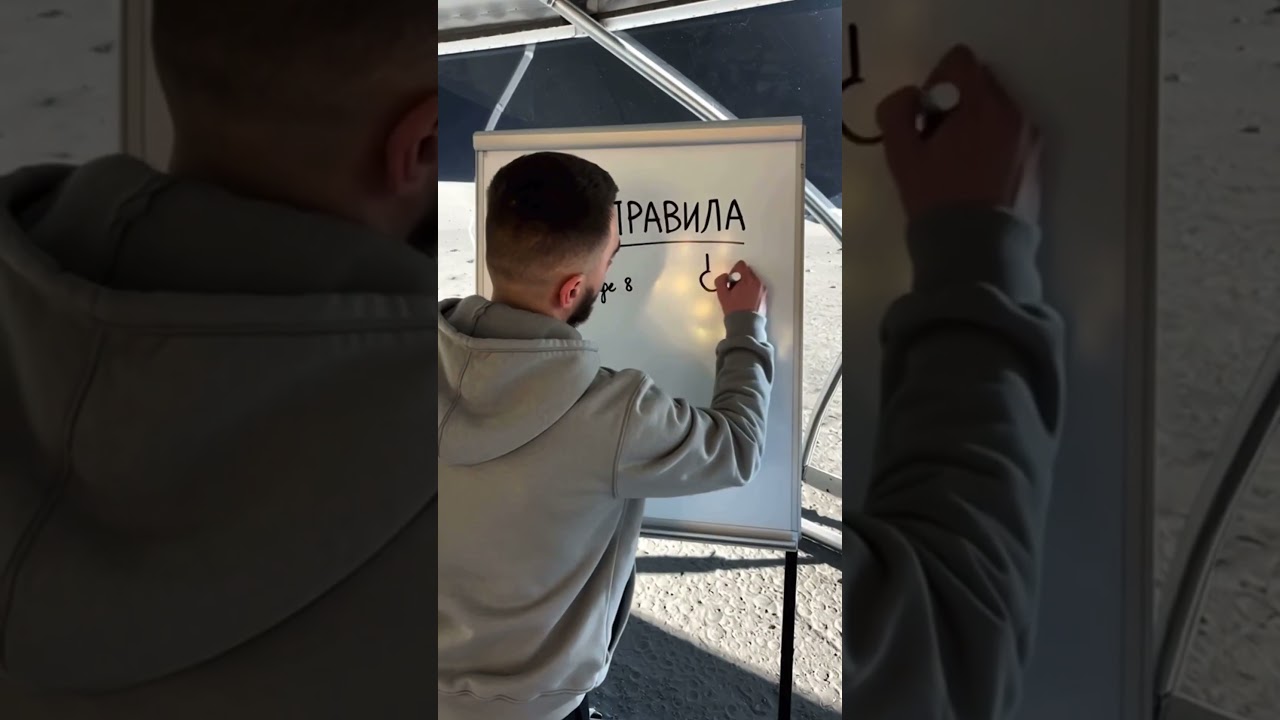 Надоело работать поэтому бросил все и переехал жить на луну 😂 