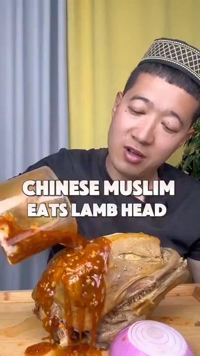 This Muslim brother gained 10 million followers by eating sheep’s head #chinesemuslim #mukbang