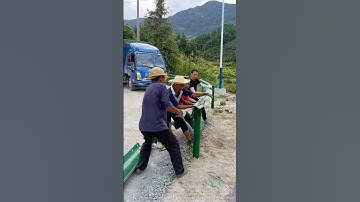 The process of installing the corrugated guardrail