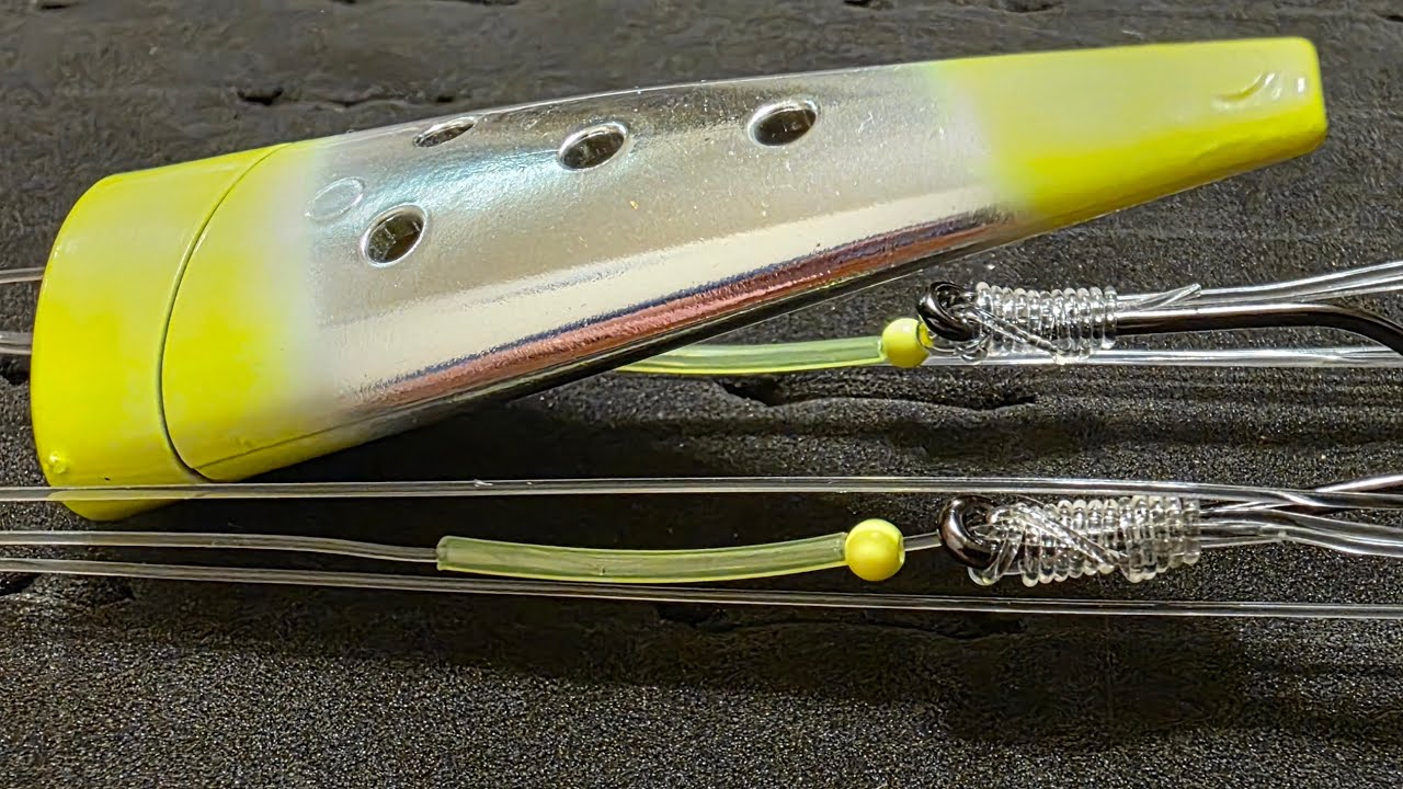 Jarod Higginbotham shares his process on how to Rig the Yakima Bait Cut Plug while on BUOY 10 Salmon