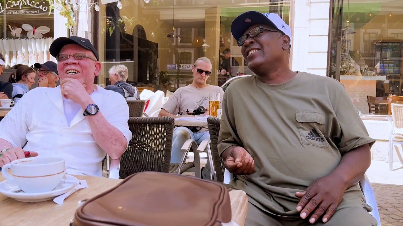 UTACHEKA VITUKO NA UTANI WA HAJI MANARA AKIWA NA KASSIM MANARA HUKO UBELGIJI