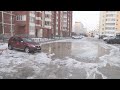 Во дворах ночью наступила весна по колено.