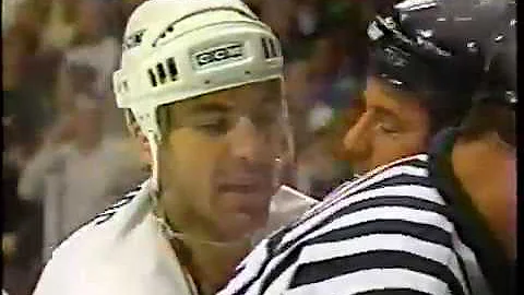 Chris Chelios vs Darby Hendrickson