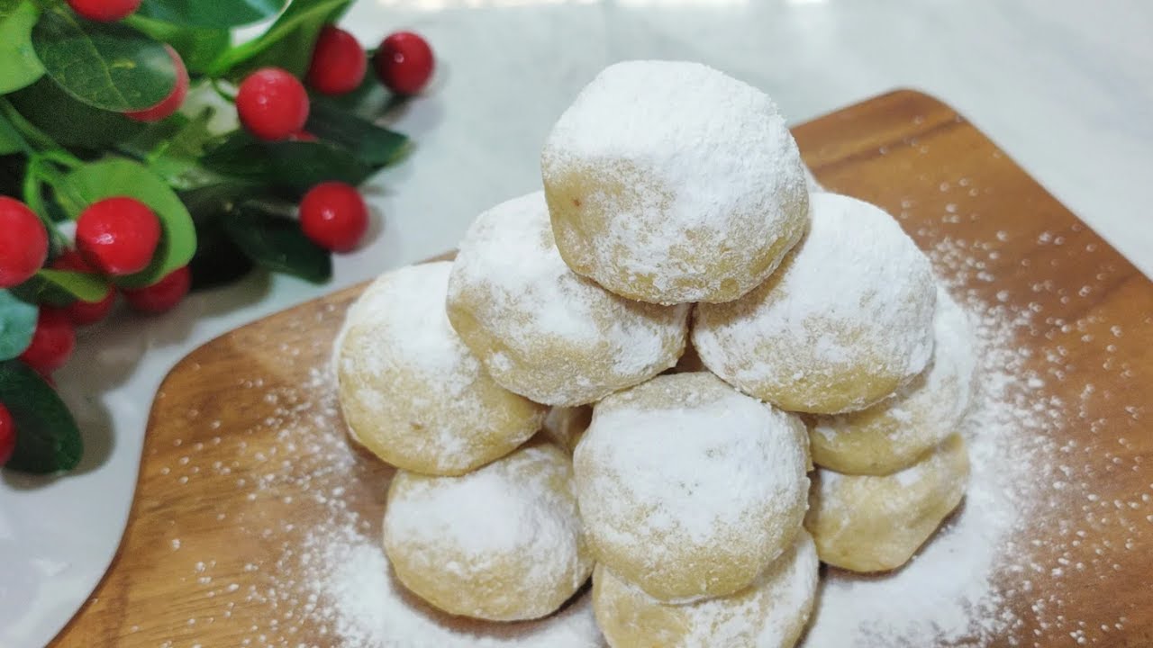 MELT IN YOUR MOUTH SNOWBALL COOKIES | HOLIDAY GIFT IDEAS | Easy to make cookies!