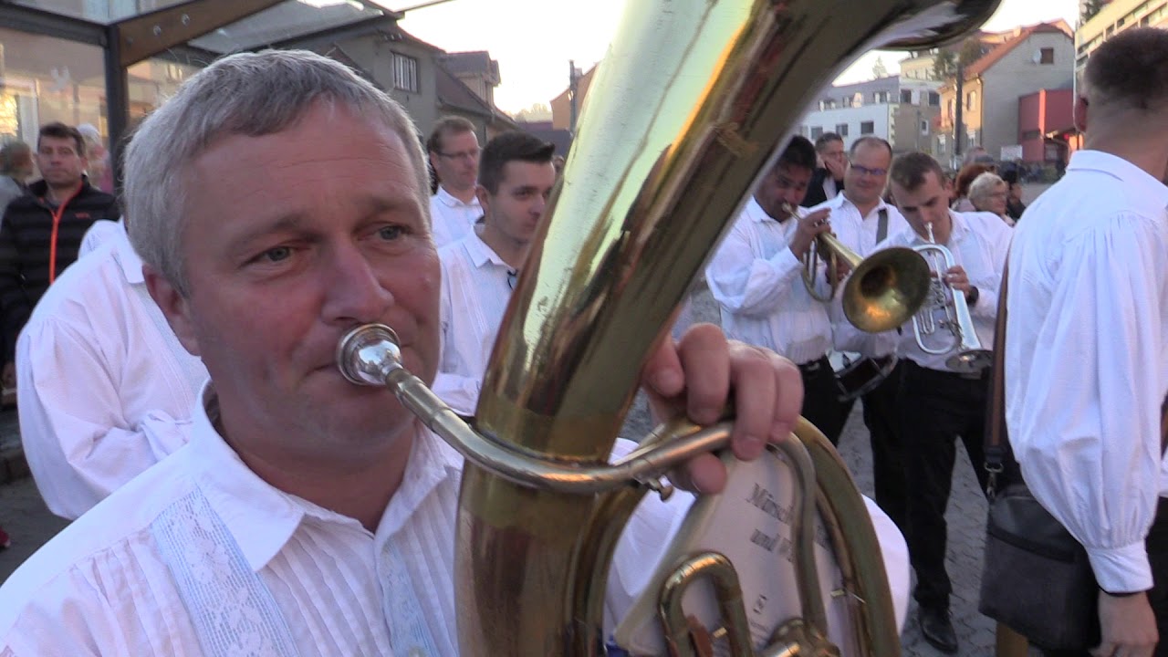 POLEŠOVICE-SLOVÁCKÉ HODY S PRÁVEM 2019 (DH Straňanka vyhrávala do tanci před radnicí)