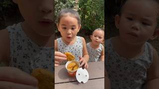 Tasting the New Jollibee Chicken Nuggets!😋🇵🇭 #foodieph #manila #jollibee #jollibeephilippines #ph