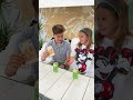 Reto con vasos para desafiar a tus amigos/Mika Sofi TRUCO viral de Tik Tok #shorts