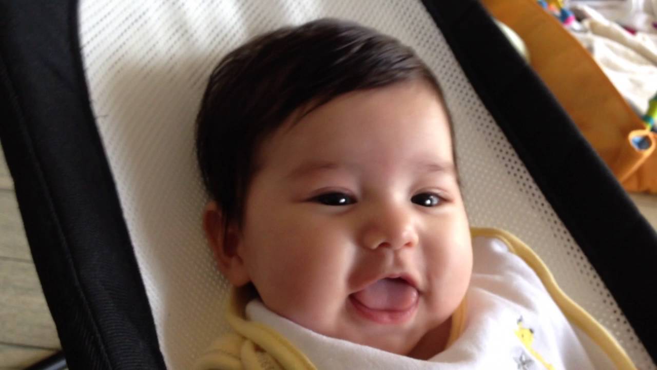 3か月の赤ちゃん 初めて声を出して笑う 3 month old baby first laugh out YouTube
