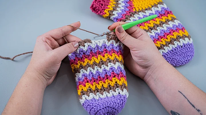 The easiest crochet slippers out of leftover yarns!