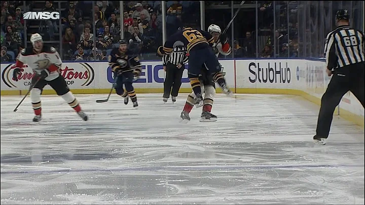Ennis drops Lindholm like a bad habit with open-ic...