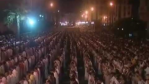 ايات من سورة القمر - الشيخ حاتم فريد الواعر - صلاة التراويح مسجد القائد ابراهيم
