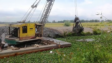 Xáng cạp múc đất trên sà lan lên kênh phần 1/cuộc sống miền tây new