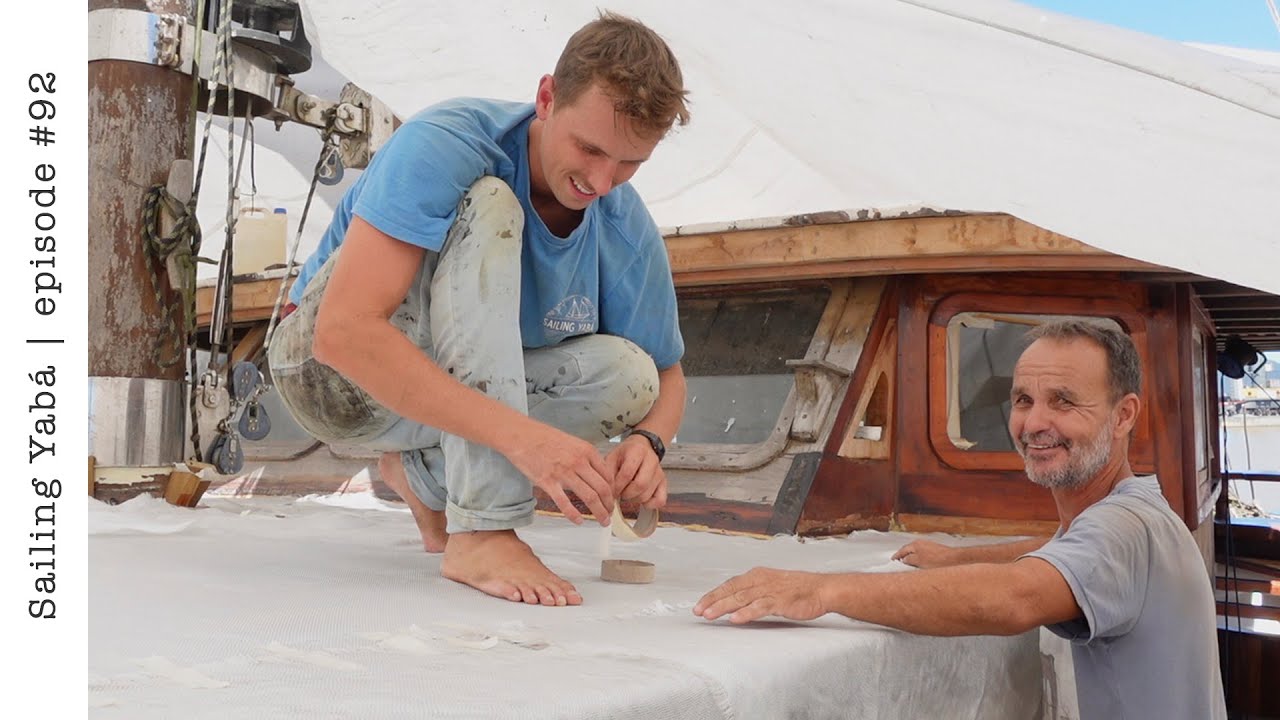 Three rookies saving the roof of a rescued wooden sailboat — Sailing Yabá #92