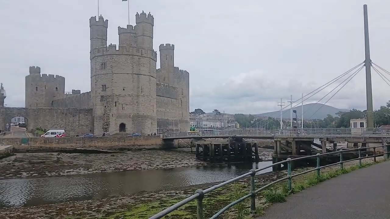 Caernarfon walk from Park Entrance to Town Bus Station