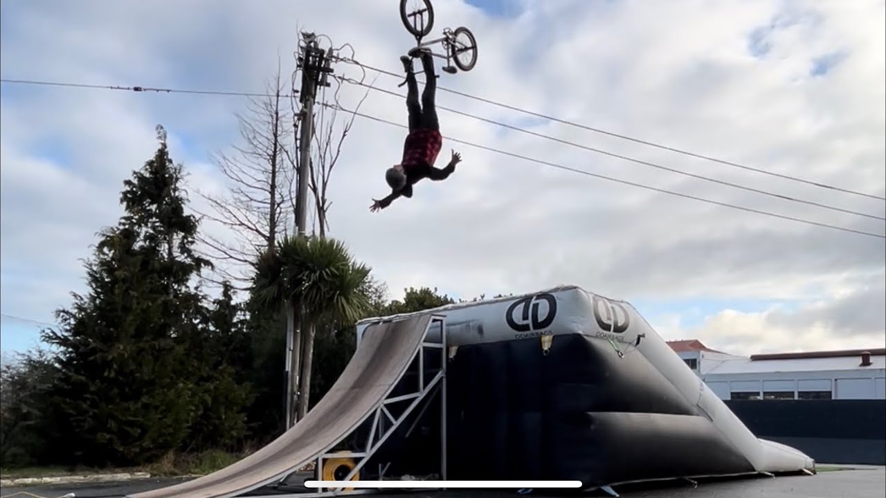 NEXT LEVEL BMX & MTB URBAN FREERIDE!!! - INSANE BMX & MTB SESSION
