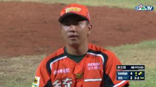 07/14 Lamigo vs 統一 四局上，壘上跑者因為廖文揚暴投分別推進上二三壘