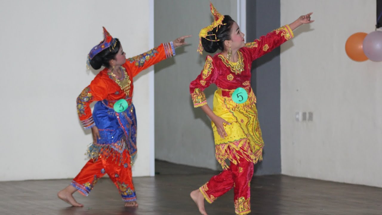 Aisyaramei Putri Hooderiana performance Battle with Gendis - Tari Alang Babega