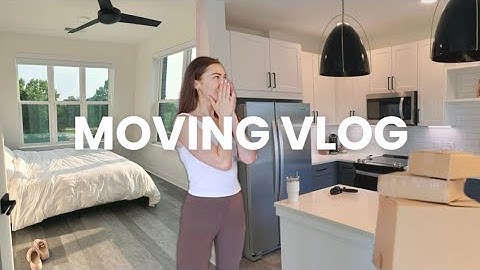 MOVING VLOG 🚚 Starting over at 28.. Empty apartment tour, unpacking, home shopping!