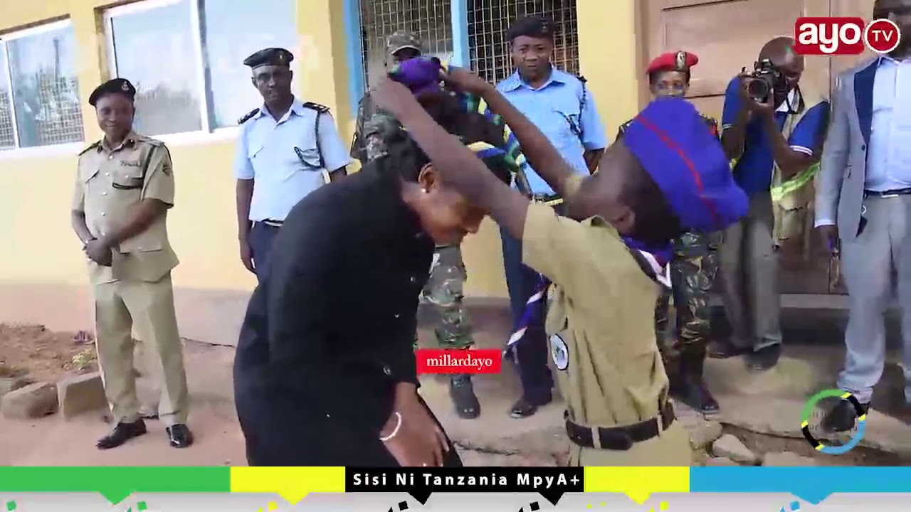 Mh Mkuu wa Wilaya ya Kisarawe Jocate Mwaijelo akivalishwa scaff na ...