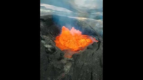 EL SHIVELUCH, UNO DE LOS VOLCANES ACTIVOS MÁS GRANDES, EN RUSIA, HA ENTRADO EN ERUPCIÓN