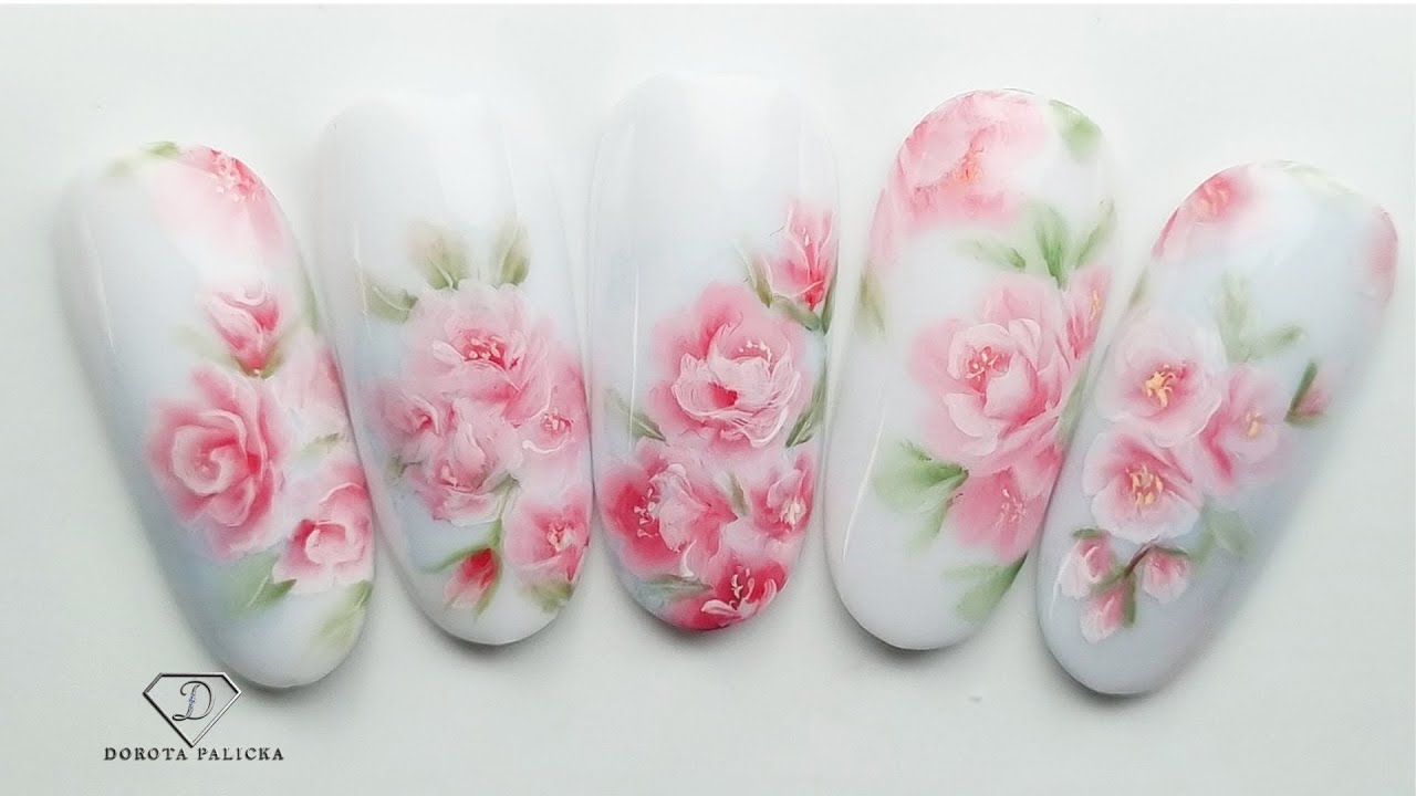 Дизайн ногтей с розами, выполненный акриловыми красками одним мазком.