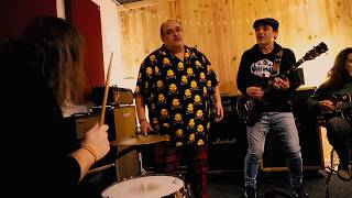 RAMONETS Sabates Noves feat. Benito Kamelas (Videoclip)