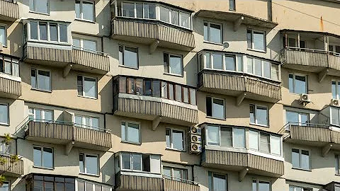 Englishman BOUGHT A Typical Apartment in RUSSIA 2025!