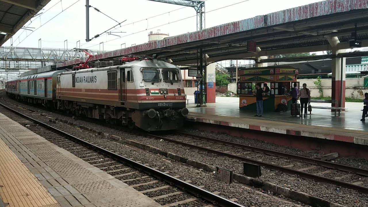 22996 Ajmer - Bandra Terminus SF Express (PT) Makes Arrival At Bharuch ...