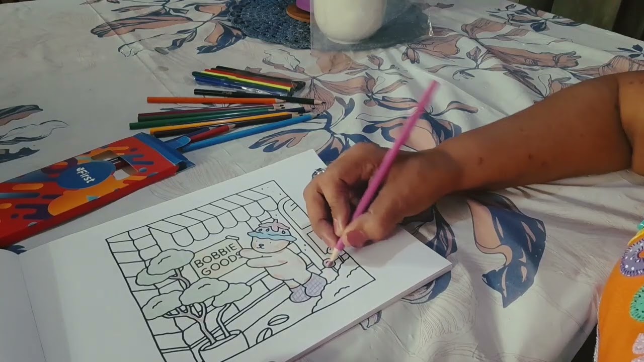 PINTANDO BOBBIE GOOD PELA PRIMEIRA VEZ/TESTEI LÁPIS DE CORES BARATOS