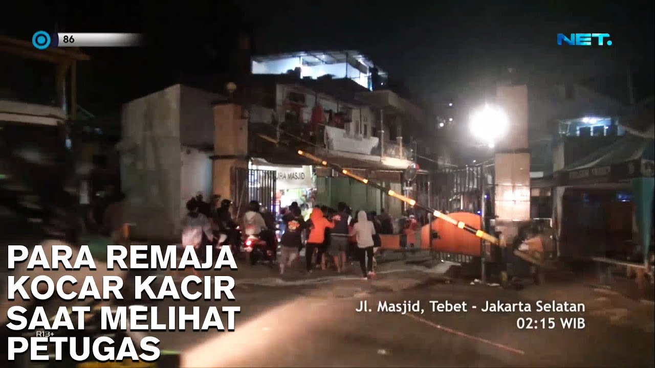 Para Remaja Ini Berhamburan Saat Petugas Datang, Ternyata Habis Tawuran - 86