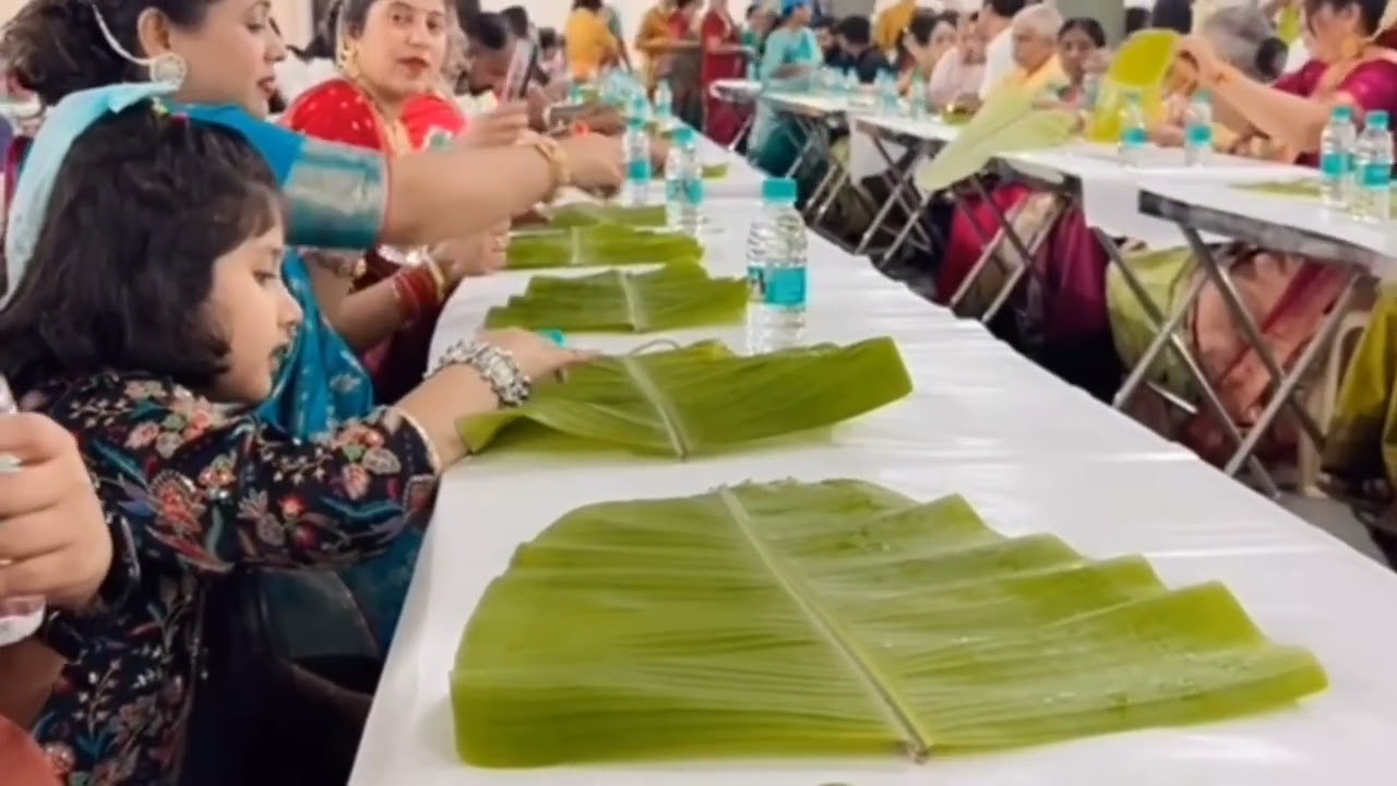 केले के पत्ते पर खाना खाना || South Indian Marriage Party || tasty Food