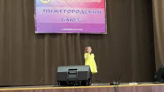 Поёт Загребина Аделия (7 лет) \
