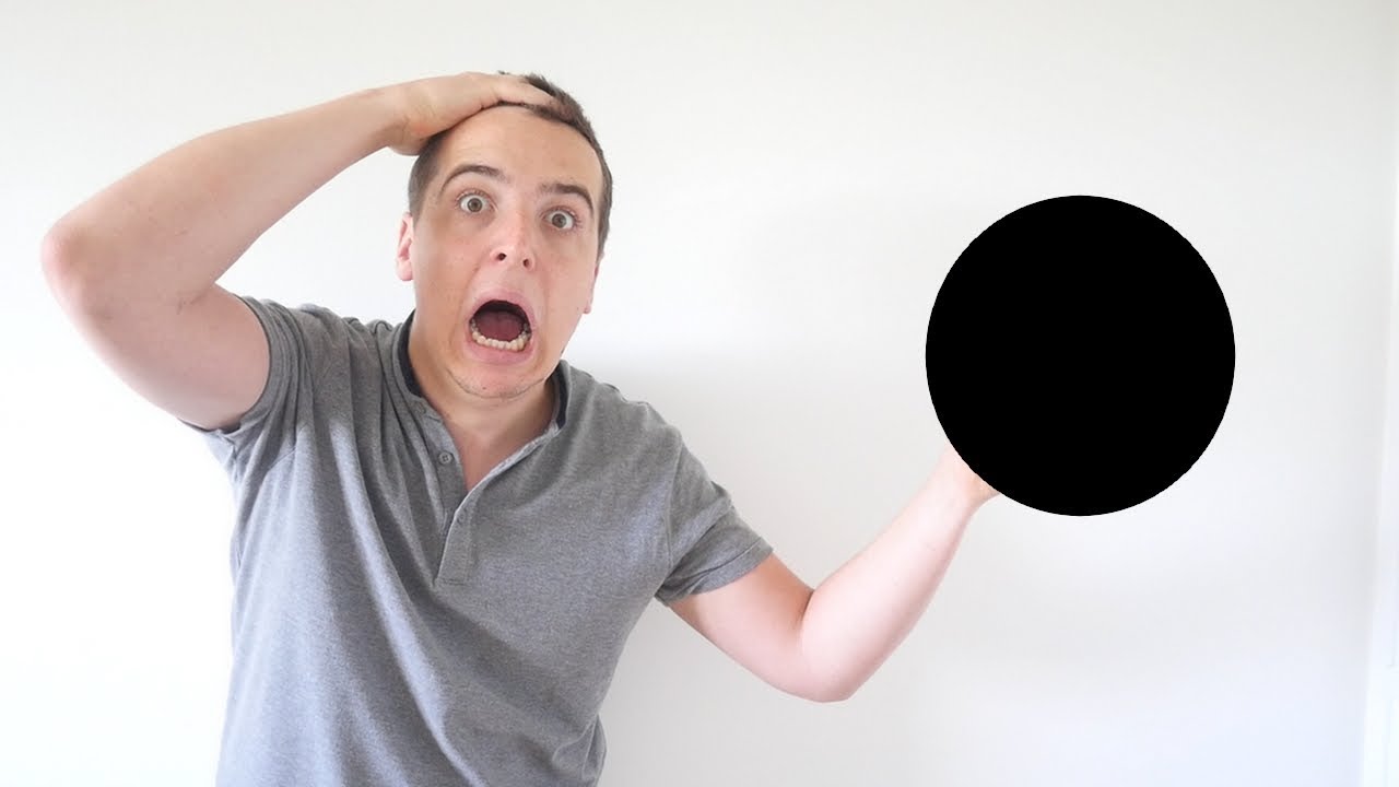 JE TESTE LA PEINTURE LA PLUS NOIRE DU MONDE !