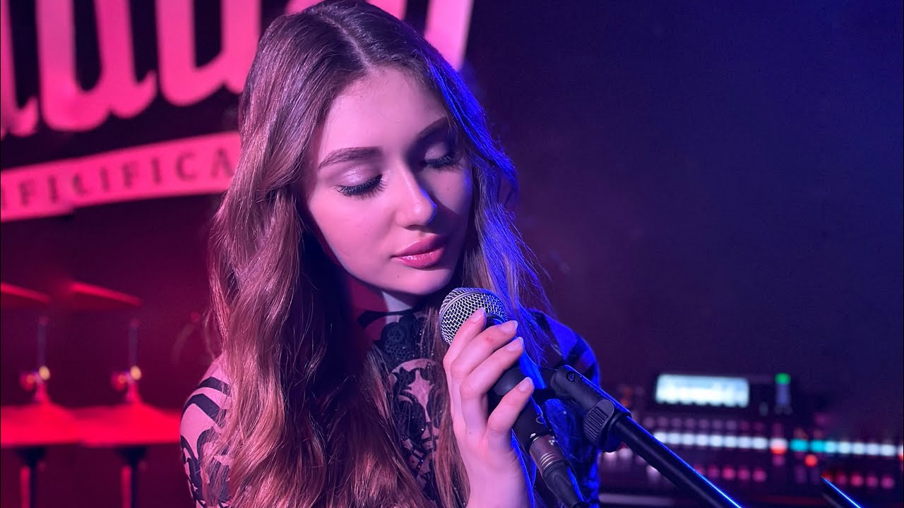 Adele - Hometown Glory (cover by Polina Pisartsova) Adele - Hometown Glory (cover by Polina Pisartsova)