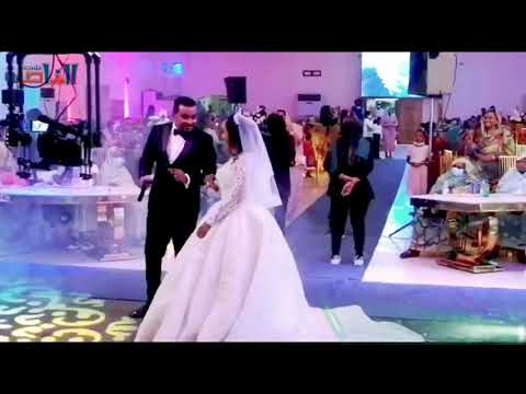 عريس يغني في زفافه بيت مال وعيال محمد الباقر حققنا احلامنا والعاشق عقبالو 