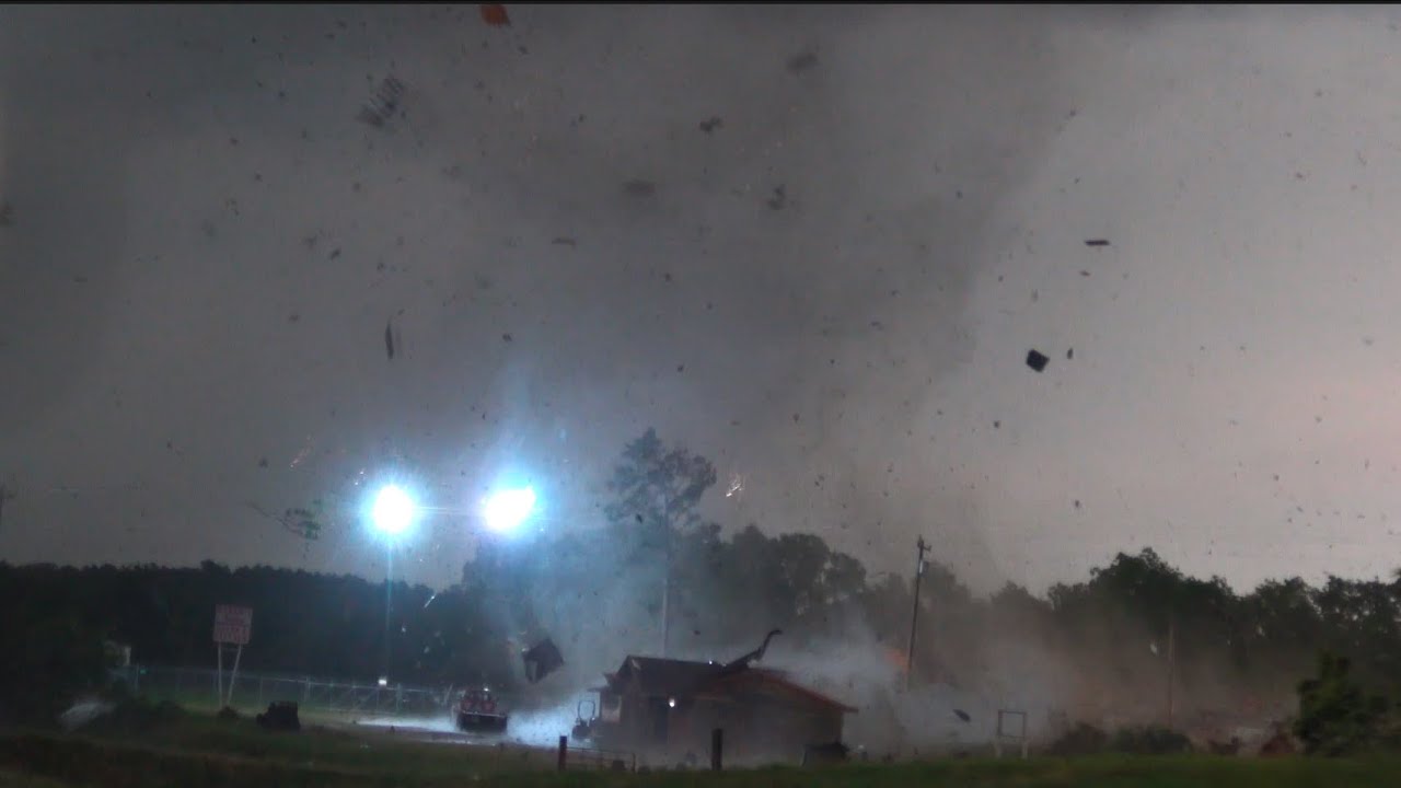 WATCH | Powerful tornado wipes out building in Nebraska