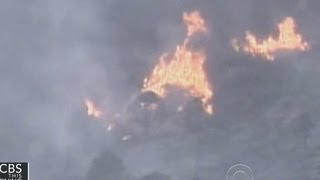 Massive wildfires in western U.S. threaten hundreds of homes
