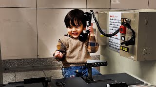 Фото Kleine Bahn Fahrerkabine In Bahnhof Mitten In Osaka