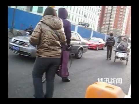 北京地铁10号线工地吊车发生侧翻
